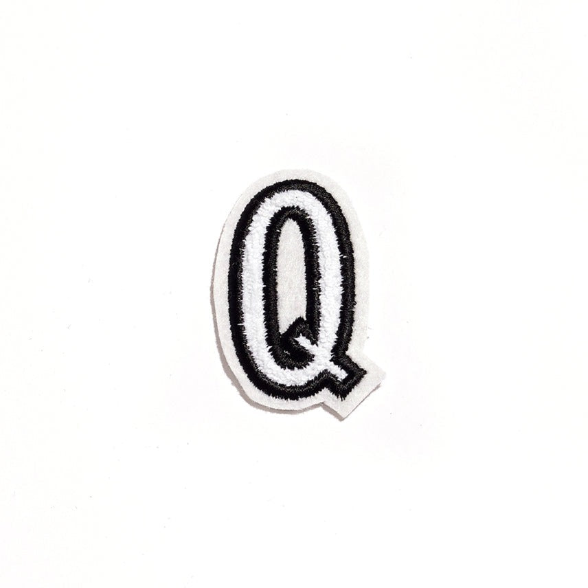j'jute plush letter small Q white