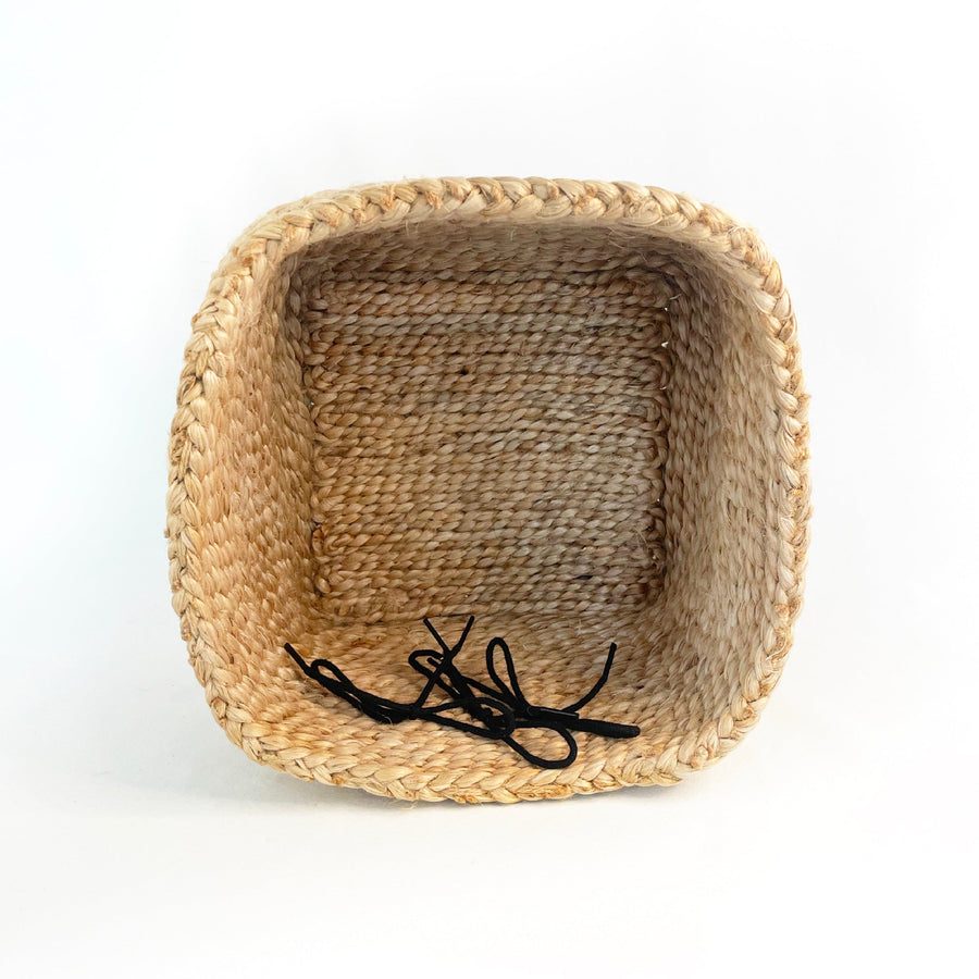 J'jute letters inside basket